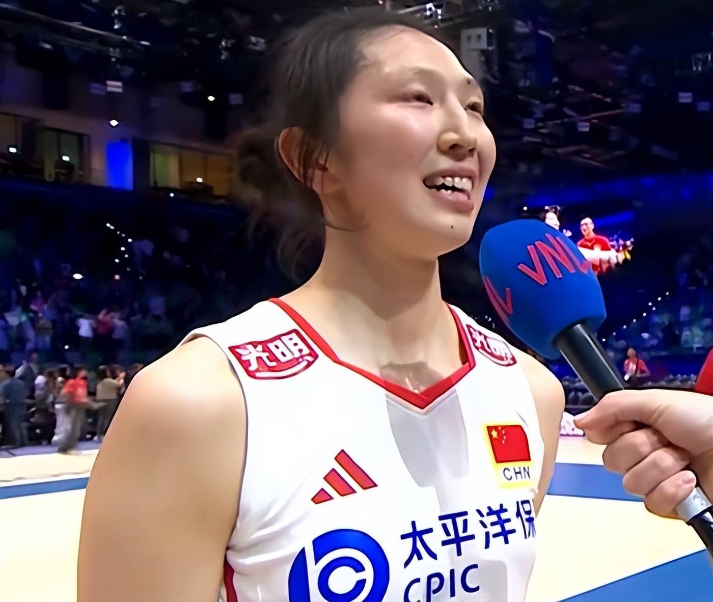 关于中国女排关键时刻救险，库里力保胜局拿下系列赛的信息-爱游戏官网主页