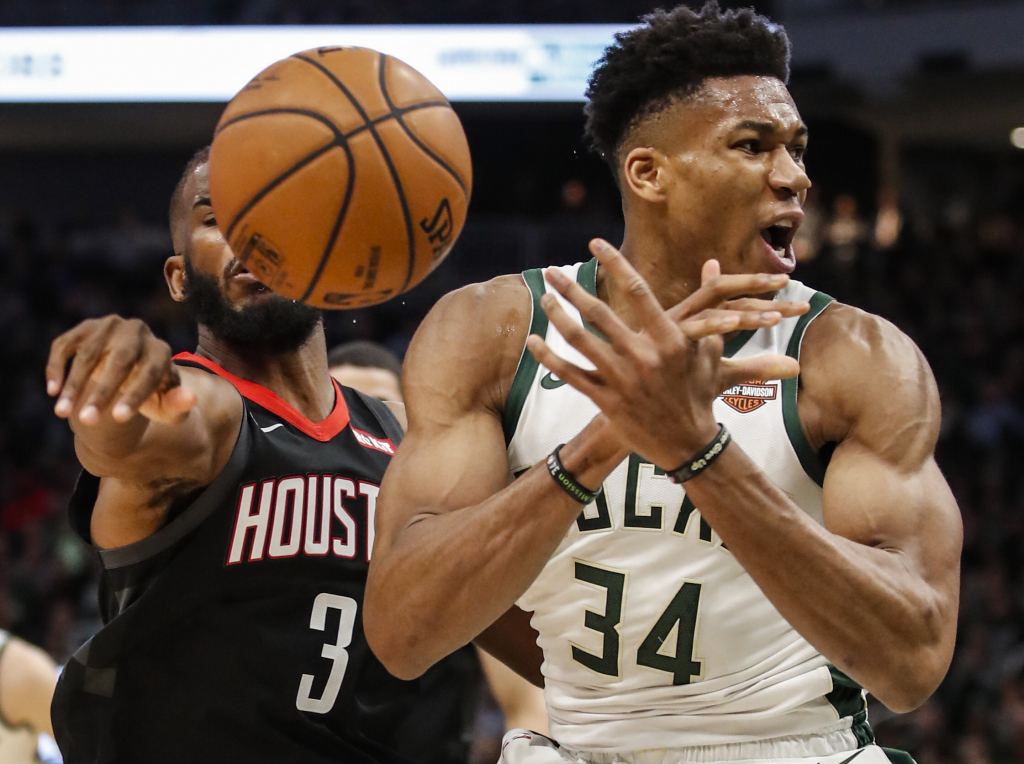 转折点！密尔沃基雄鹿豪取连胜；NBA季后赛冲刺阶段攻防权衡；底气十足；轮换策略成焦点的简单介绍-爱游戏官网主页