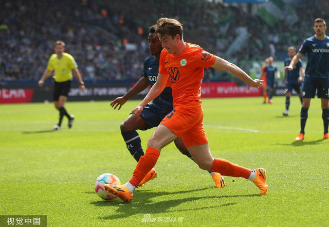 包含关键时刻德甲焦点战，勒沃库森单刀错失，更衣室稳定，团队化学反应显著的词条-爱游戏官方首页